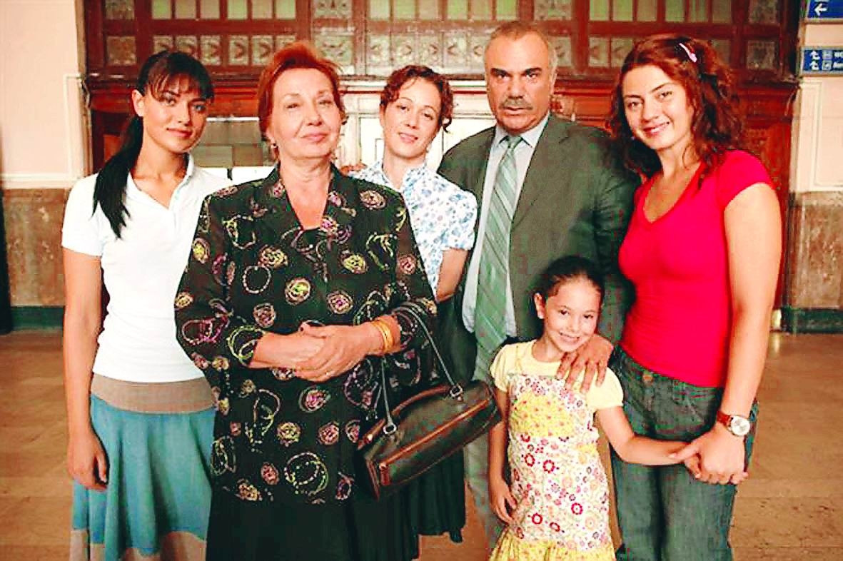HER BAYRAM HALİL ERGÜNÜ ARIYORUM HER BAYRAM HALİL ERGÜNÜ ARIYORUM
