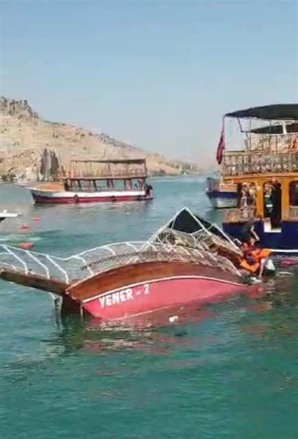 Halfetide tur teknesi battı
