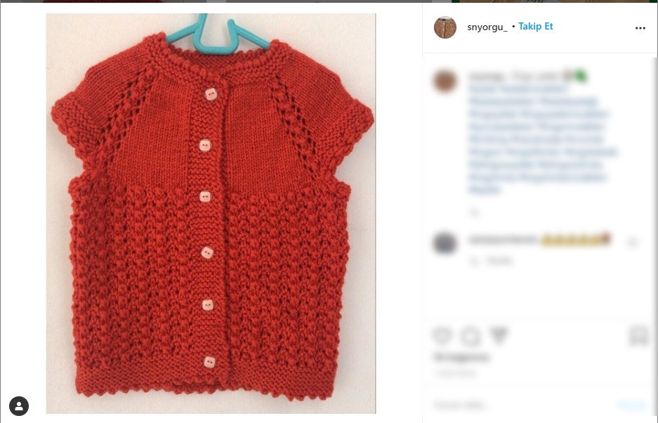 Bebek bohçalarında yarım kol detaylı yelekler