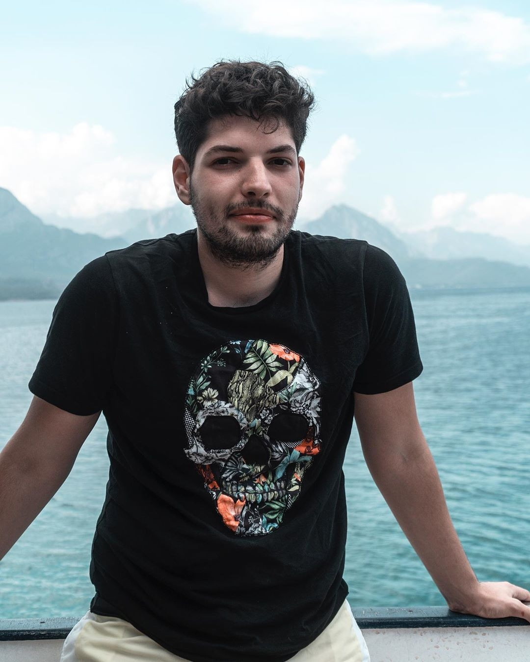 TELEVİZYONDAN TEKLİF VAR TELEVİZYONDAN TEKLİF VAR