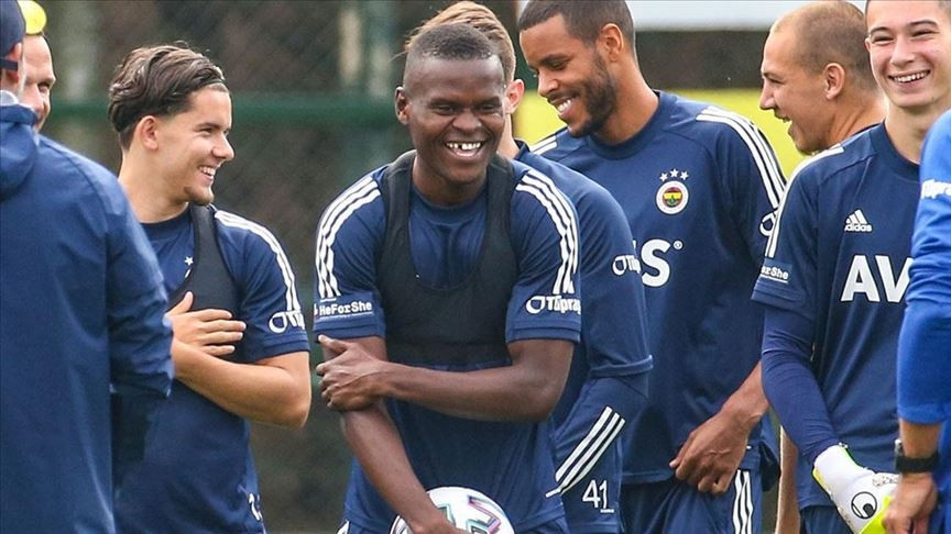 Fenerbahçe Samattayı 4 yıllığına kadrosuna kattı Fenerbahçe Samattayı 4 yıllığına kadrosuna kattı