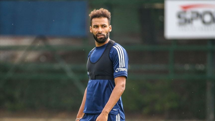Milli futbolcu Nazım Sangare adını Fenerbahçenin efsaneleri arasına yazdırmak istiyor Milli futbolcu Nazım Sangare adını Fenerbahçenin efsaneleri arasına yazdırmak istiyor