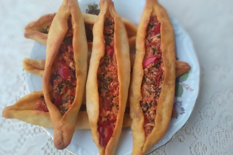 Ev yapımı muhteşem lezzet: Hatay usulü katıklı ekmek (Pide)