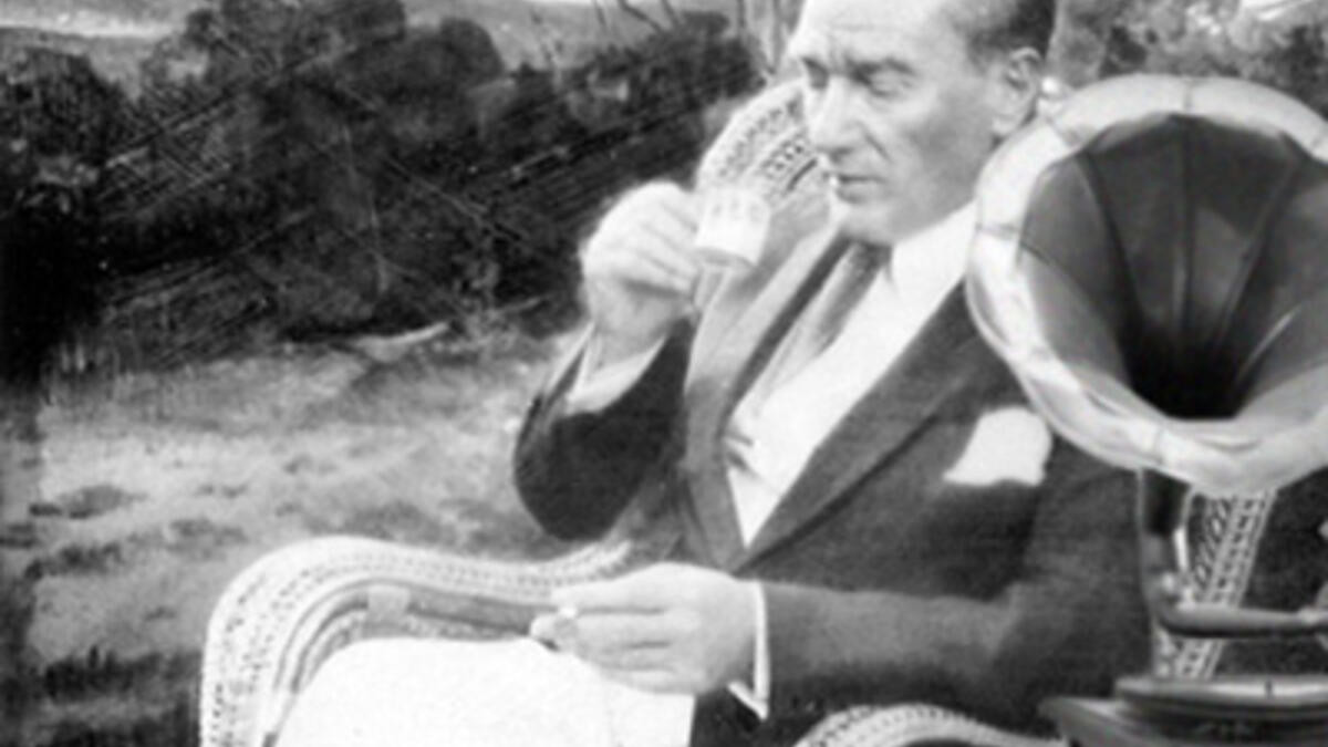 Atatürk’ün Müziğe Verdiği Önem Atatürk’ün Müziğe Verdiği Önem
