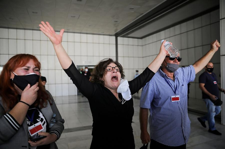 Son dakika haberler... Türk düşmanı parti suç örgütü sayıldı, Türk bayrağını yırtan ırkçı vekil tutuklandı Son dakika haberler... Türk düşmanı parti suç örgütü sayıldı, Türk bayrağını yırtan ırkçı vekil tutuklandı