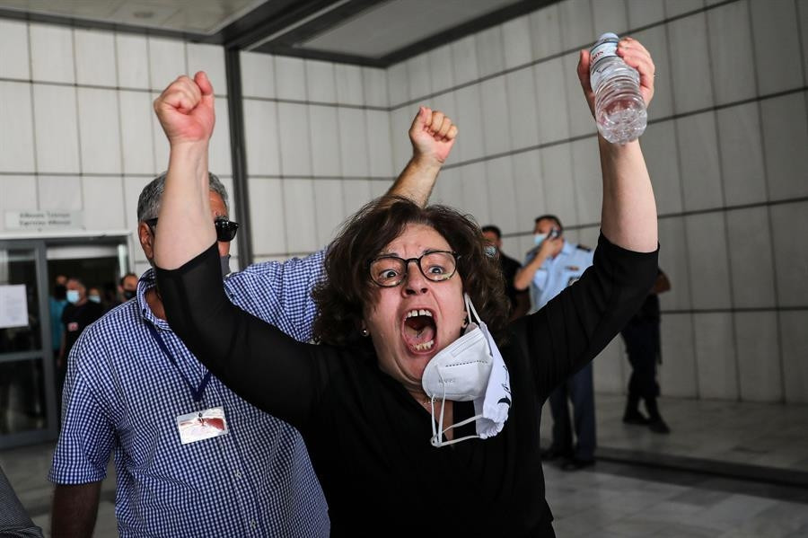Son dakika haberler... Türk düşmanı parti suç örgütü sayıldı, Türk bayrağını yırtan ırkçı vekil tutuklandı Son dakika haberler... Türk düşmanı parti suç örgütü sayıldı, Türk bayrağını yırtan ırkçı vekil tutuklandı