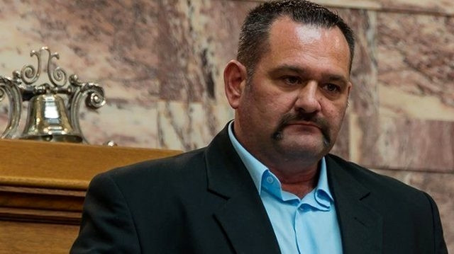 Son dakika haberler... Türk düşmanı parti suç örgütü sayıldı, Türk bayrağını yırtan ırkçı vekil tutuklandı Son dakika haberler... Türk düşmanı parti suç örgütü sayıldı, Türk bayrağını yırtan ırkçı vekil tutuklandı