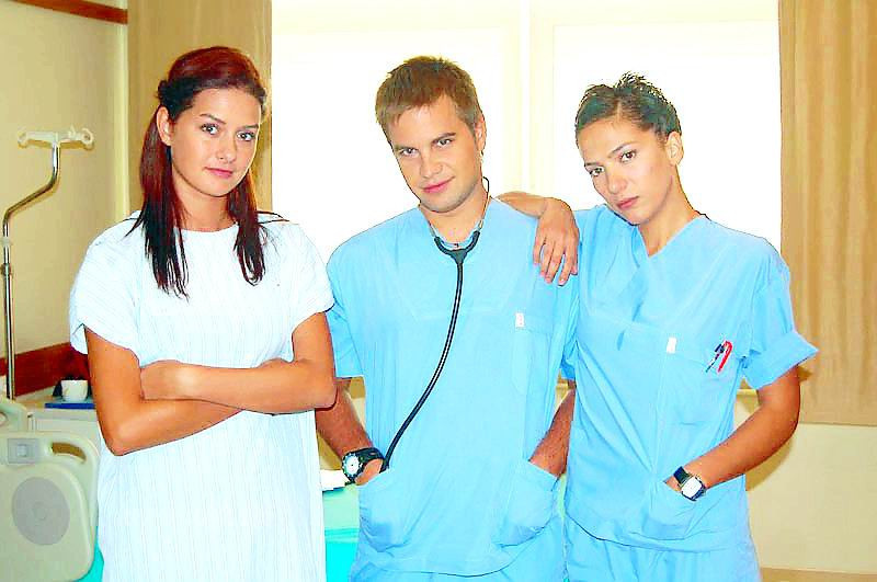 Doktorlar dizisinin Elası Yasemin Özilhan ve Hasanı Yağmur Atacan 10 yıl sonra buluştu