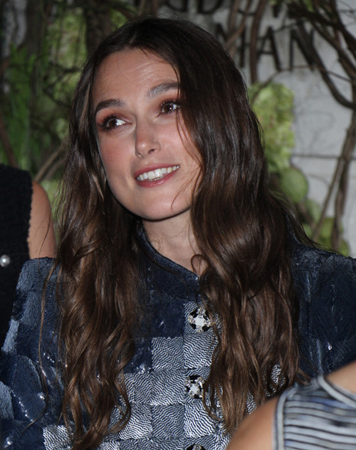 Çocuklarına bakmak için başrol oynayacağı diziden ayrıldı Çocuklarına bakmak için başrol oynayacağı diziden ayrıldı