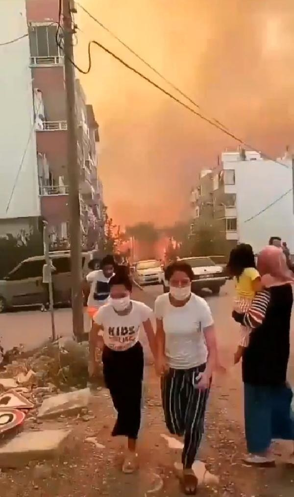 Son dakika haberler: Hatay’dan üzücü haber Alevler yeniden evlere sıçradı.. İşte gelen son görüntüler