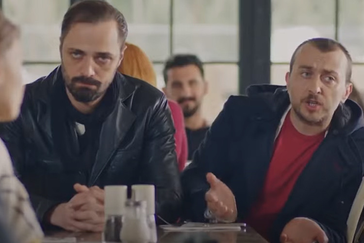 Mutlu Ol Yeter (2015)