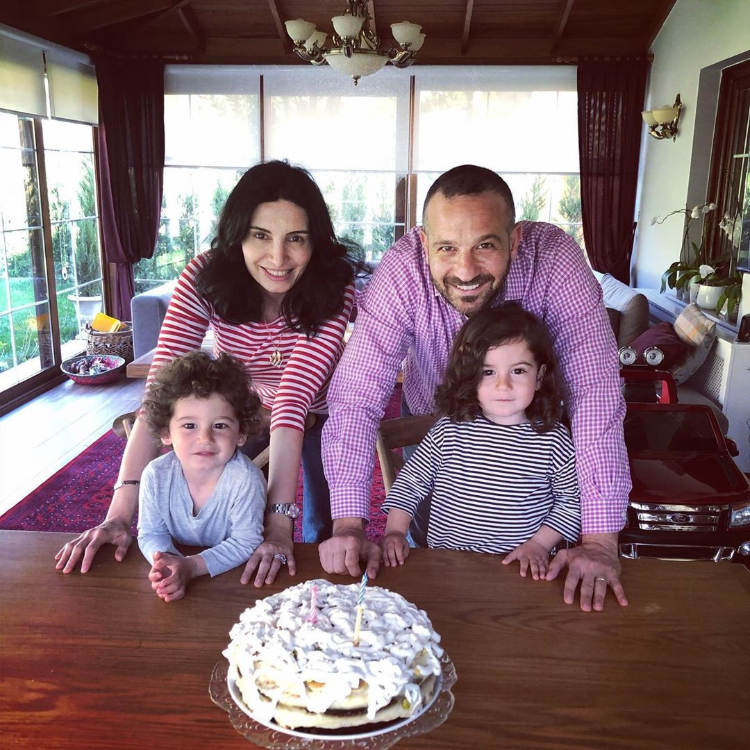 Ünlü oyuncu iki çocuğunu da alıp İstanbulu terk etti... Endonezyada yeni hayat