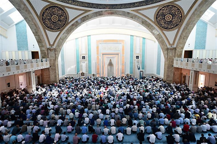 Regaip Kandilinde tesbih namazı nasıl kılınır Tesbih namazı kaç rekat, hangi dualar ve sureler okunur İşte Diyanet Tesbih namazının kılınışı hakkında bilgiler