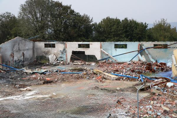 Patlamanın yaşandığı fabrikadan geriye enkaz kaldı