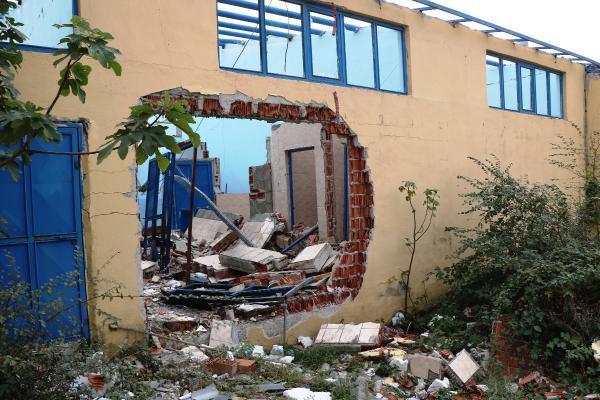 Patlamanın yaşandığı fabrikadan geriye enkaz kaldı