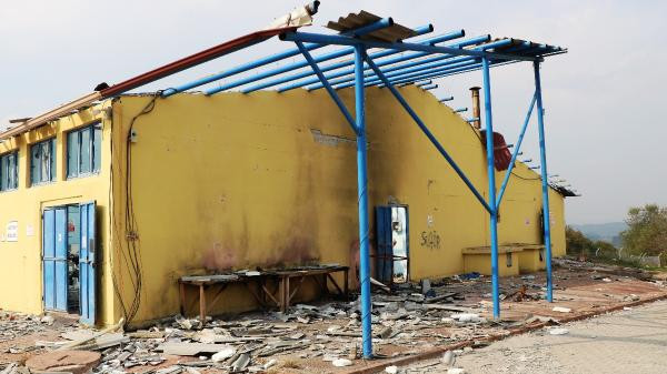 Patlamanın yaşandığı fabrikadan geriye enkaz kaldı