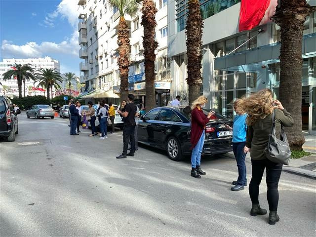 İzmir depreminde Son dakika haberi: Enkazdan kurtulan Buseye Bakandan hastanede ziyaret... Buse Bakanı düğününe davet etti