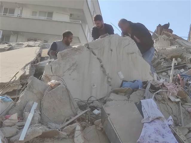 İzmir depreminde Son dakika haberi: Enkazdan kurtulan Buseye Bakandan hastanede ziyaret... Buse Bakanı düğününe davet etti