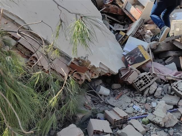 İzmir depreminde Son dakika haberi: Enkazdan kurtulan Buseye Bakandan hastanede ziyaret... Buse Bakanı düğününe davet etti