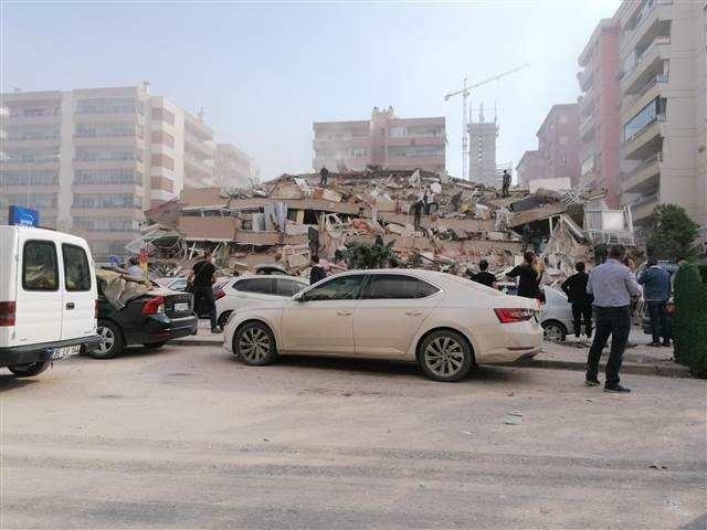 İzmir depreminde Son dakika haberi: Enkazdan kurtulan Buseye Bakandan hastanede ziyaret... Buse Bakanı düğününe davet etti