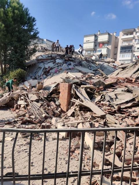 İzmir depreminde Son dakika haberi: Enkazdan kurtulan Buseye Bakandan hastanede ziyaret... Buse Bakanı düğününe davet etti
