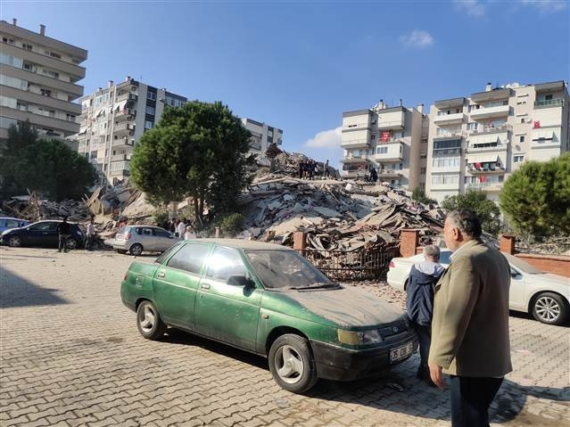 İzmir depreminde Son dakika haberi: Enkazdan kurtulan Buseye Bakandan hastanede ziyaret... Buse Bakanı düğününe davet etti