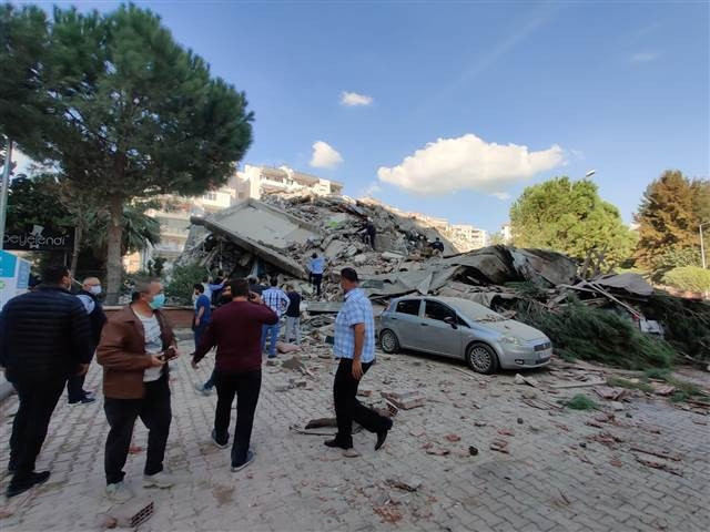 İzmir depreminde Son dakika haberi: Enkazdan kurtulan Buseye Bakandan hastanede ziyaret... Buse Bakanı düğününe davet etti