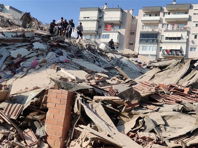 İzmir depreminde Son dakika haberi: Enkazdan kurtulan Buseye Bakandan hastanede ziyaret... Buse Bakanı düğününe davet etti