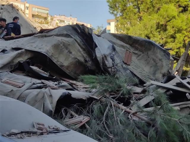 İzmir depreminde Son dakika haberi: Enkazdan kurtulan Buseye Bakandan hastanede ziyaret... Buse Bakanı düğününe davet etti