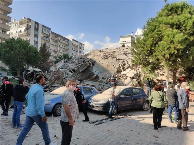 İzmir depreminde Son dakika haberi: Enkazdan kurtulan Buseye Bakandan hastanede ziyaret... Buse Bakanı düğününe davet etti