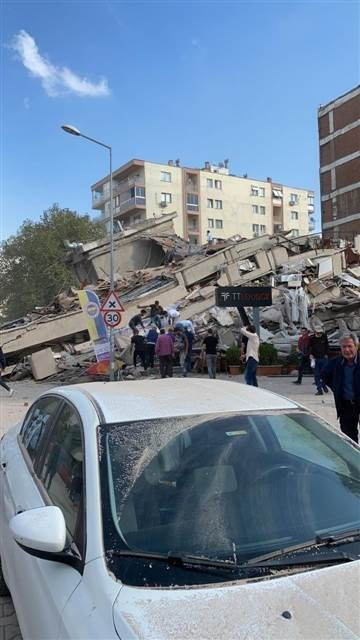 İzmir depreminde Son dakika haberi: Enkazdan kurtulan Buseye Bakandan hastanede ziyaret... Buse Bakanı düğününe davet etti