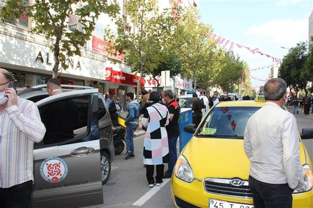 İzmir depreminde Son dakika haberi: Enkazdan kurtulan Buseye Bakandan hastanede ziyaret... Buse Bakanı düğününe davet etti