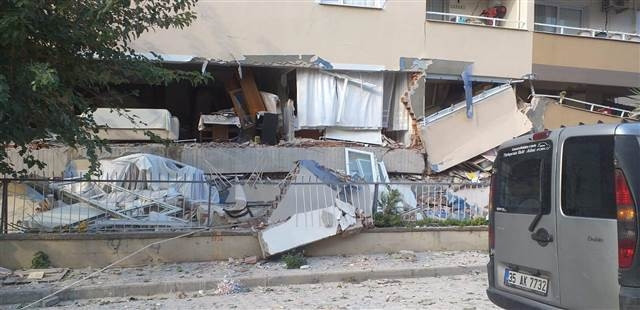 İzmir depreminde Son dakika haberi: Enkazdan kurtulan Buseye Bakandan hastanede ziyaret... Buse Bakanı düğününe davet etti
