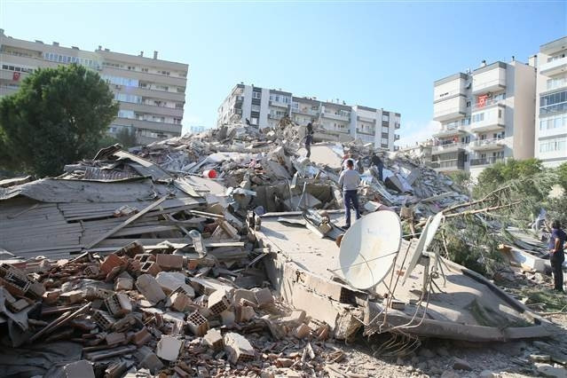 İzmir depreminde Son dakika haberi: Enkazdan kurtulan Buseye Bakandan hastanede ziyaret... Buse Bakanı düğününe davet etti