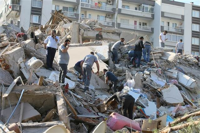 İzmir depreminde Son dakika haberi: Enkazdan kurtulan Buseye Bakandan hastanede ziyaret... Buse Bakanı düğününe davet etti