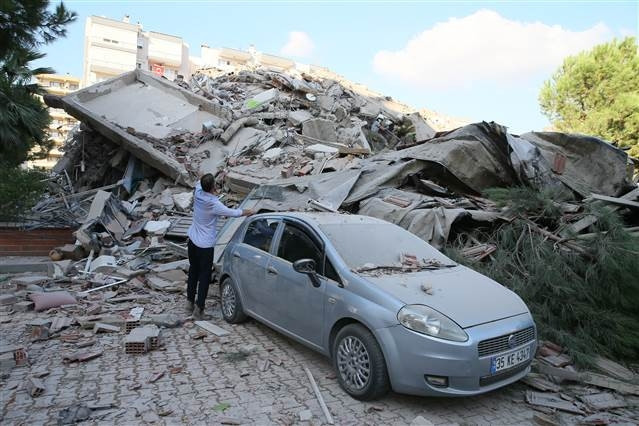 İzmir depreminde Son dakika haberi: Enkazdan kurtulan Buseye Bakandan hastanede ziyaret... Buse Bakanı düğününe davet etti