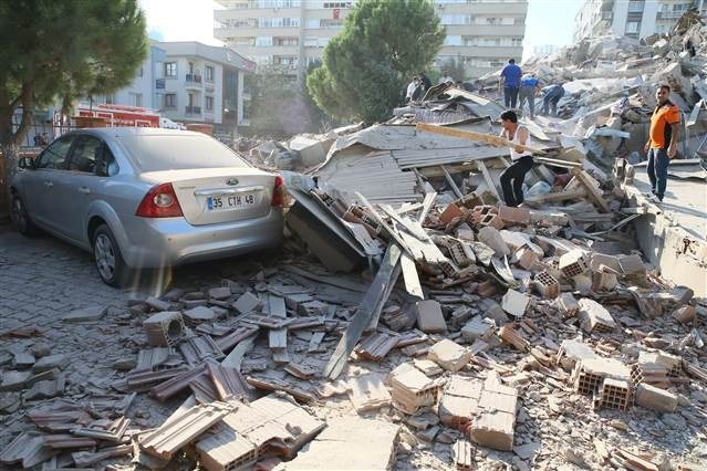 İzmir depreminde Son dakika haberi: Enkazdan kurtulan Buseye Bakandan hastanede ziyaret... Buse Bakanı düğününe davet etti