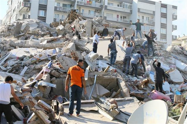 İzmir depreminde Son dakika haberi: Enkazdan kurtulan Buseye Bakandan hastanede ziyaret... Buse Bakanı düğününe davet etti