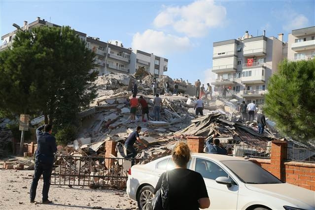 İzmir depreminde Son dakika haberi: Enkazdan kurtulan Buseye Bakandan hastanede ziyaret... Buse Bakanı düğününe davet etti