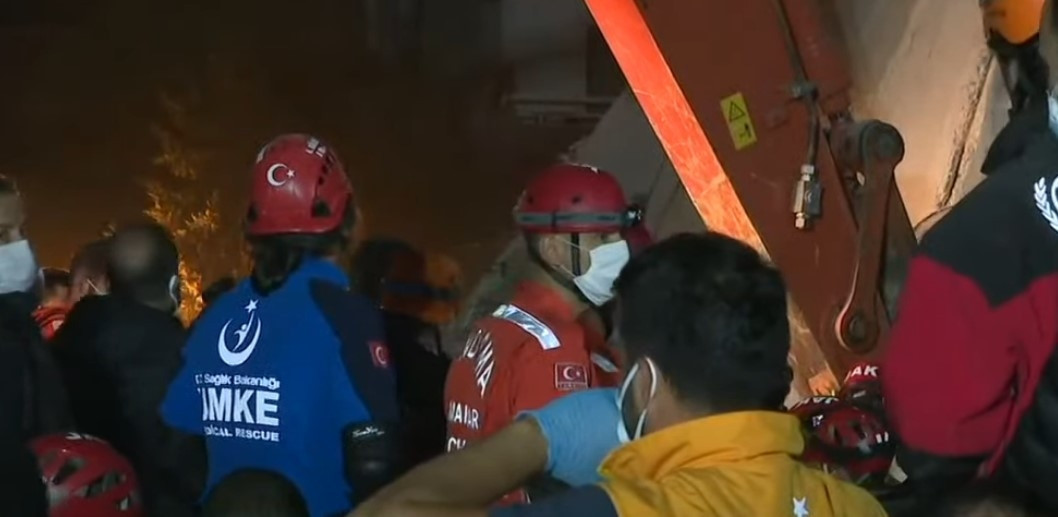 İzmir depreminde Son dakika haberi: Enkazdan kurtulan Buseye Bakandan hastanede ziyaret... Buse Bakanı düğününe davet etti