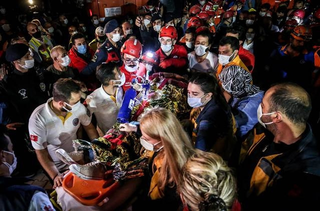 İzmir depreminde Son dakika haberi: Enkazdan kurtulan Buseye Bakandan hastanede ziyaret... Buse Bakanı düğününe davet etti