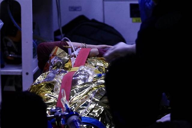 İzmir depreminde Son dakika haberi: Enkazdan kurtulan Buseye Bakandan hastanede ziyaret... Buse Bakanı düğününe davet etti