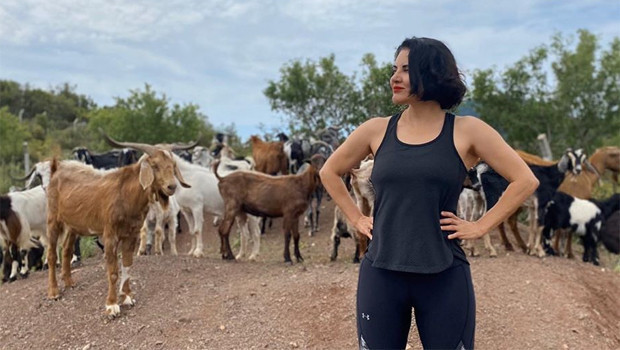 Ünlü oyuncu iki çocuğunu da alıp İstanbulu terk etti... Endonezyada yeni hayat