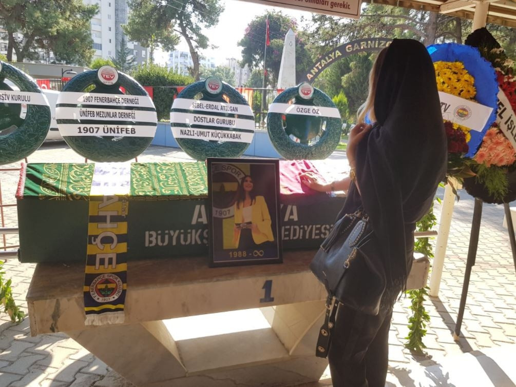 Fenerbahçe TV sunucusu Dilay Kemer son yolculuğuna uğurlandı Fenerbahçe TV sunucusu Dilay Kemer son yolculuğuna uğurlandı