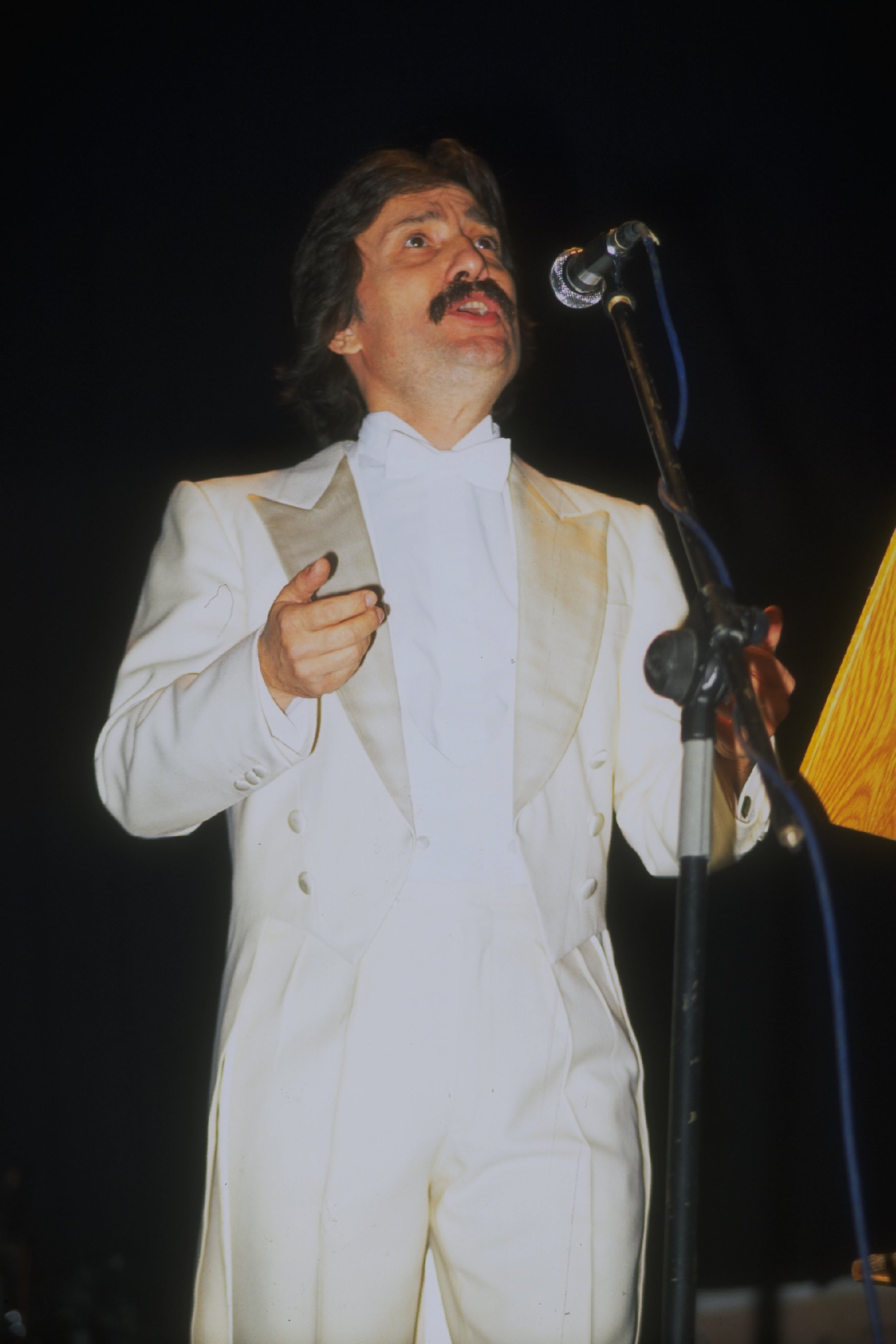 7 YAŞINDA İLK KONSERİNİ VERDİ