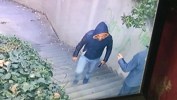 Şişlide kadına taciz ve kapkaç şüphelisini vatandaşlar kovaladı