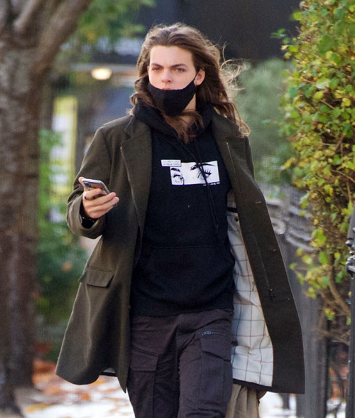 ACELEYLE EVDEN ÇIKTI