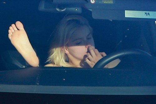 ŞOFÖR KOLTUĞUNDA RAHATÇA OTURDU