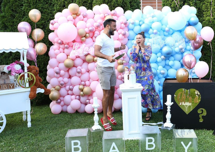 Yeni partimiz cinsiyet öğrenme... Bebek kız oldu Atakule pembe yandı