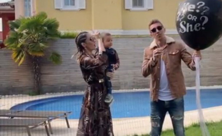 Yeni partimiz cinsiyet öğrenme... Bebek kız oldu Atakule pembe yandı